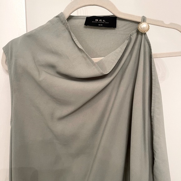 Elegant BGL dress with a pearl. Color Sage. Size M - Picture 5 of 5